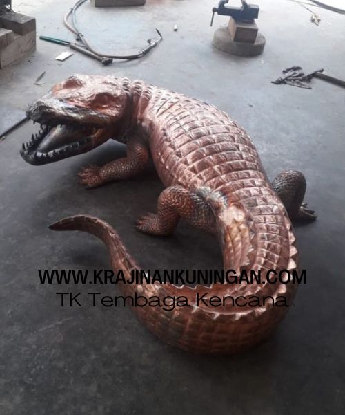 Patung Buaya Tembaga